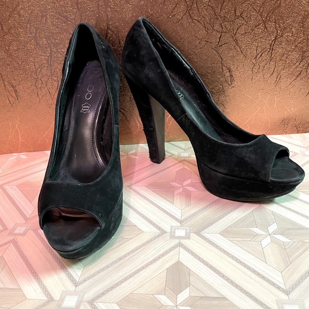 Black Aldo platform heels